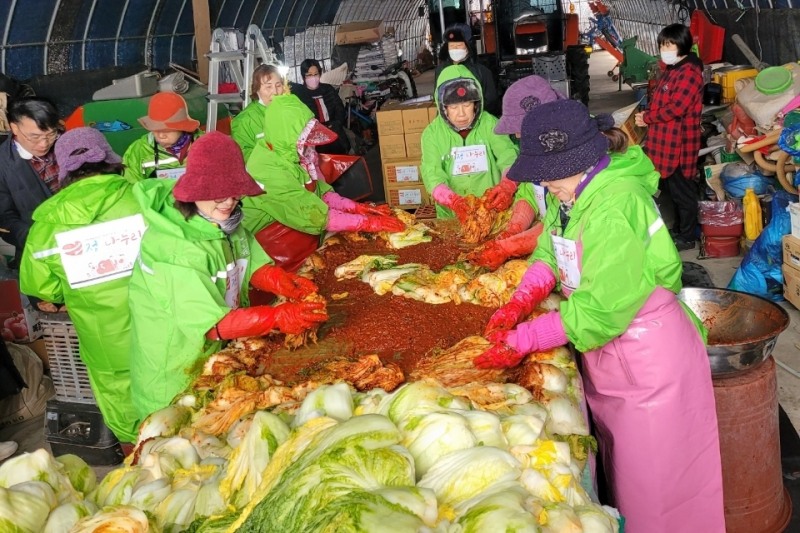 사랑의 김장 김치 나눔 봉사활동 모습 (사진제공 = 정읍시)