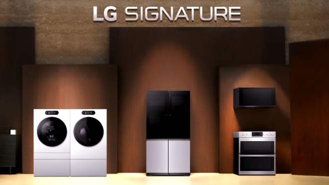 LG전자가 CES 2023에서 공개하는 超프리미엄 LG 시그니처 2세대 제품들. 왼쪽부터 세탁기, 건조기, 듀얼 인스타뷰 냉장고, 후드 겸용 전자레인지(위), 더블 슬라이드인 오븐(아래). (사진 = LG전자 제공)