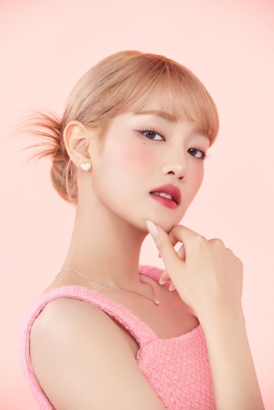 3CE-(여자)아이들 민니, 수채화 메이크업 화보 선보여