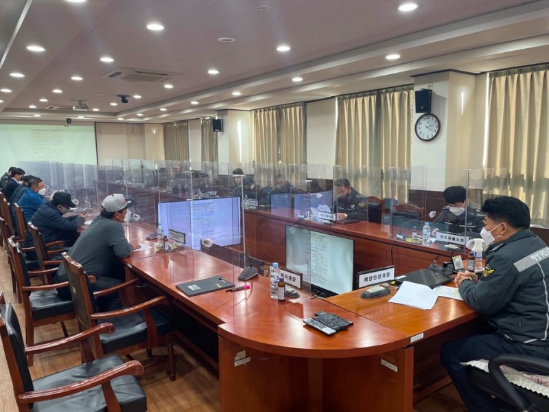 지난 29일 열린 동절기 낚시어선 안전운항을 위한 현장소통 간담회 모습 (사진제공 = 완도해양경찰서)