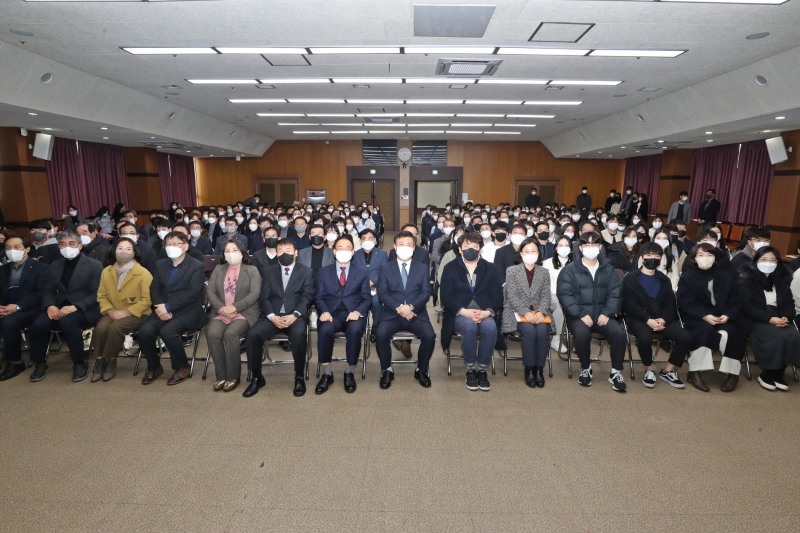 30일 열린 정읍시 종무식 기념촬영 모습 (사진제공 = 정읍시)