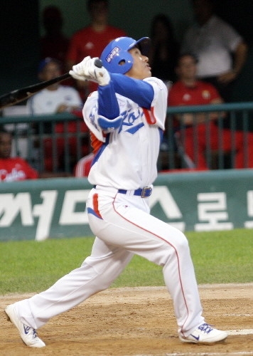 일본전에서 항상 극적인 홈런을 때려냈던 라이언 킹 이승엽. 이제 이승엽을 대신할 한일전 영웅을 기다리고 있다.