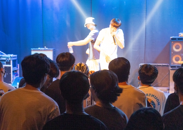 '신촌뉴', 쇼미 출신 래퍼와 힙합과 교수 랩레슨 실시