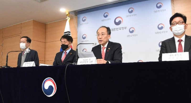 사진=기획재정부 홈페이지, 추경호 부총리 겸 기획재정부 장관이 1월 3일 서울 종로구 정부서울청사에서 열린 '반도체 등 투자활성화를 위한 세제지원 강화방안' 관련 발표문을 낭독하고 있다.