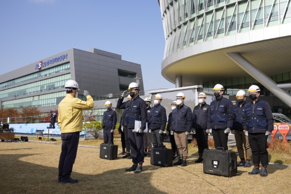 재난대응 안전한국훈련을 시행중인 한국전기안전공사 임직원들 모습 / 사진 제공 : 한국전기안전공사