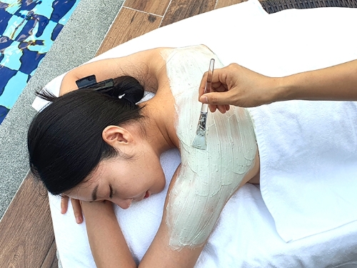 완도산 머드를 활용한 머드 테라피 (사진제공 = 완도군)