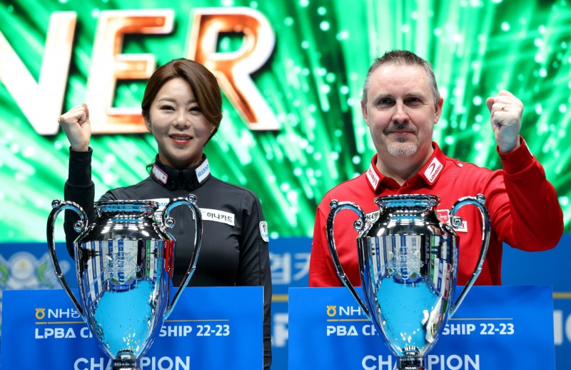 동반 2연패를 한 김가영(왼쪽)과 쿠드롱(사진=PBA)