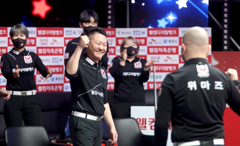 승리를 축하하는 웰컴저축은행 선수들(사진=PBA)