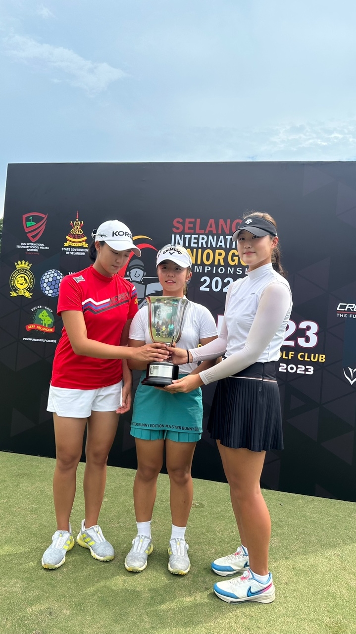 단체전에서 우승을 차지한 박예지, 양효진, 유민영(왼쪽부터).