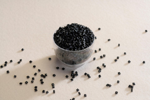 LG화학의 금속 대체 플라스틱 소재 LUCON TX5007