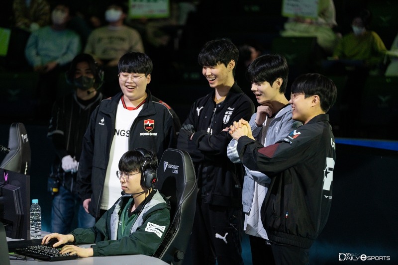 팀 데프트.