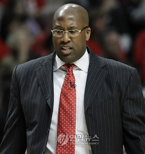 마이크 브라운 새크라멘토 감독