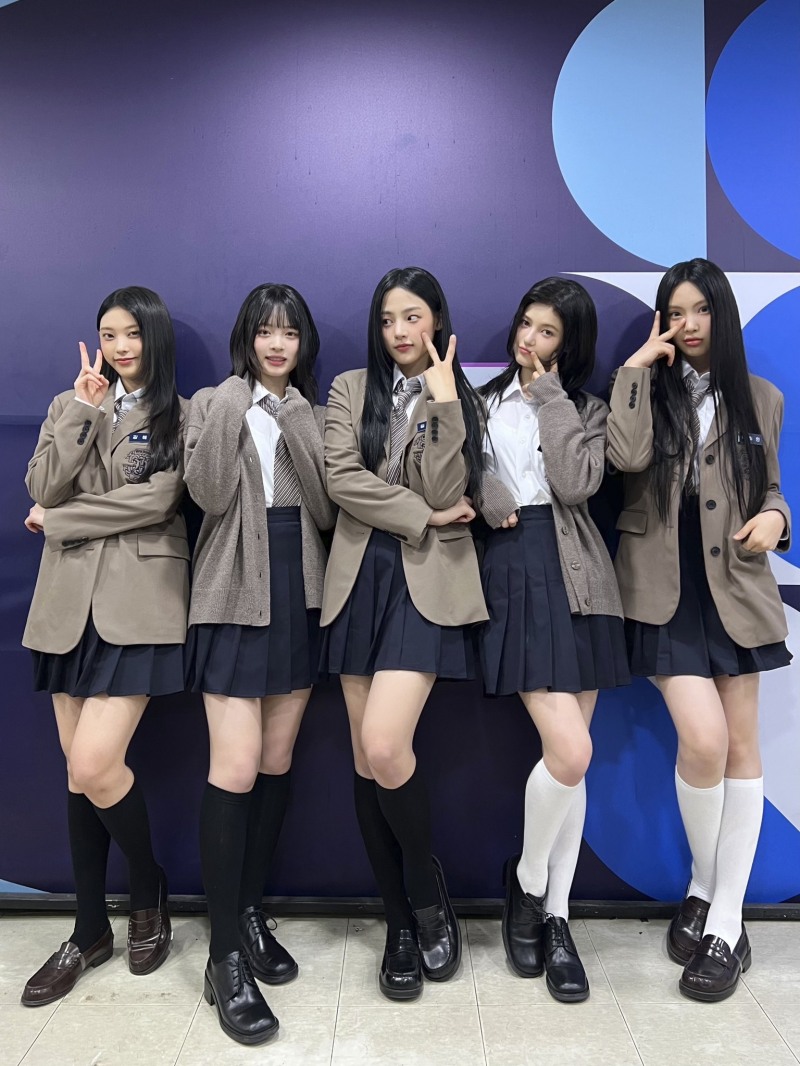 뉴진스 화려한 컴백, 'OMG·Ditto' 의상 톺아보기