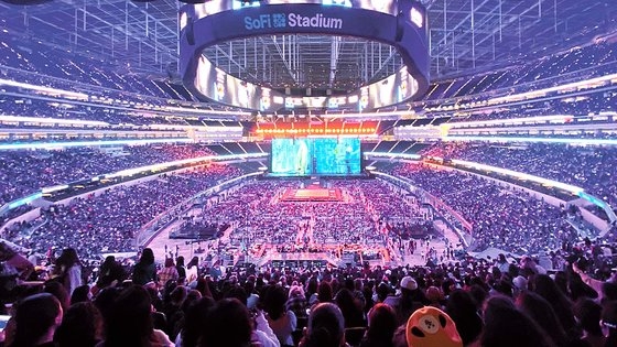 2021년 11월 28일(현지시간) 미국 로스앤젤레스(LA) 소파이 스타디움에서 방탄소년단(BTS) 콘서트