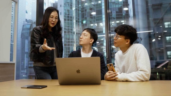 (왼쪽부터) 최윤정 개발자(경력 17년), 이태훈 개발자(경력 14년), 조항래 개발자(경력 2년) / 사진 제공 : 쿠팡