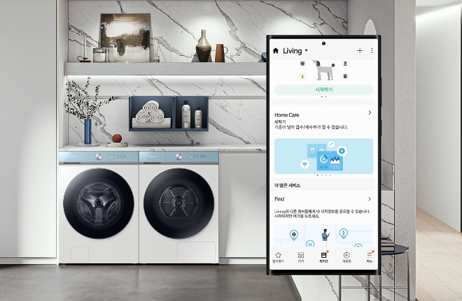 삼성전자는 자사 생활가전이 국내 최초로 한국표준협회가 주관하는 ‘인공지능(AI) 신뢰성 인증’을 획득했다고 19일 밝혔다. 사진은 한국표준협회로 부터 국내 최초로 'AI 신뢰성 인증'을 획득한 삼성 '비스포크 제트 봇 AI'와 '스마트싱스 홈케어' 이미지. (사진 = 삼성전자 제공)
