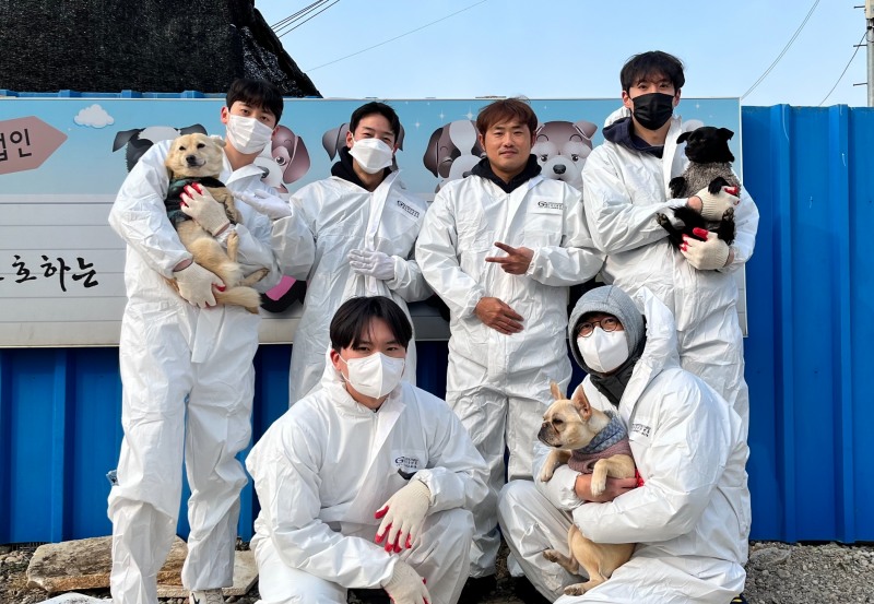 키움히어로즈 이지영, 유기견 보호소 찾아 봉사활동과 2700만원 상당 기부금과 물품 전달