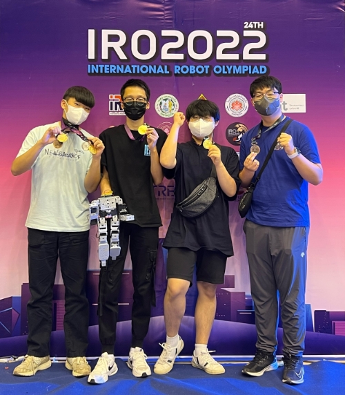 천안월봉고 학생들이 세계대회 1등(금메달) 2부문, 세계대회 2등(은메달) 1부문, 세계대회 3등(동메달) 1부문, 세계대회 12등(기술메달) 1부문에서 수상하였다./ 사진 = 천안월봉고