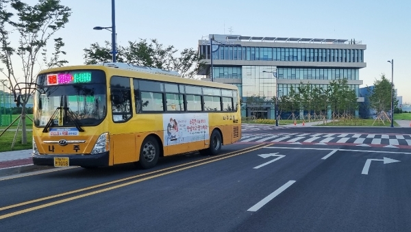 한국에너지공과대학교 노선을 운행하는 나주 시내버스 (사진제공 = 나주시)