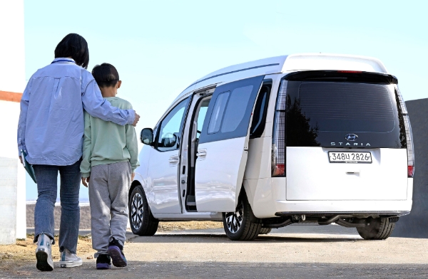 학대 피해 아동들의 이동상담과 일상 회복을 돕는 모빌리티를 개발하는 과정을 담은 ‘힐스 온 휠스 (Heals on Wheels : 바퀴에 희망을 싣고)’ 영상 캡처 이미지 / 제공 : 현대자동차