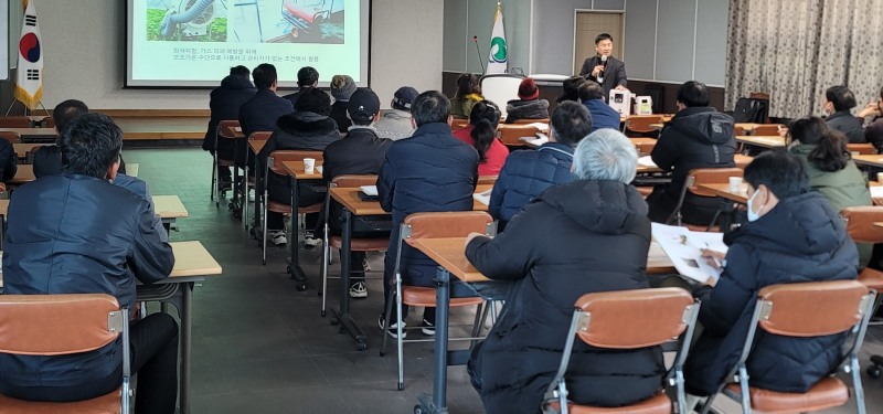 딸기 스마트팜 교육 (사진제공 = 함평군)