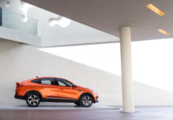 르노코리아자동차는 2월 QM6, SM6, XM3 등 전 차종에 대해 할부원금에 따라 최대 12개월 2.9% 및 최대 24개월 3.3% 등 저금리 할부 상품을 선보인다고 1일 밝혔다. 사진은 르노코리아자동차의 XM3 E-TECH 하이브리드의 모습. (사진= 르노자동차코리아 제공)