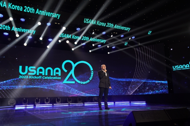 ‘2023 유사나 킥오프 셀레브레이션’에서 유사나 북아시아 총괄 홍긍화 지사장이 2023년 유사나코리아 비전의 메시지를 전하고 있다. 사진제공 = 유사나헬스사이언스코리아