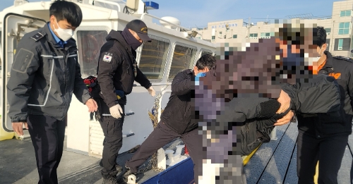 낙상환자 긴급 이송 (사진제공 = 목포해양경찰)