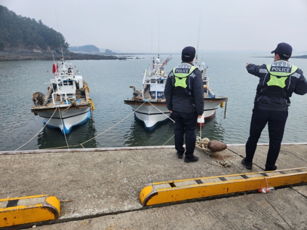 태안해경 경찰관들이 위험지역 순찰을 강화 (사진제공 = 태안해양경찰)