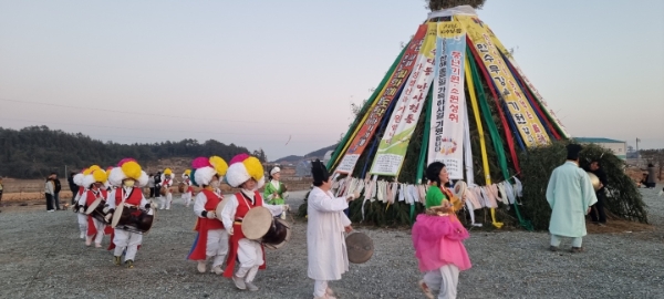 풍요기원 정월대보름 달집태우기 (사진제공 = 신안군)