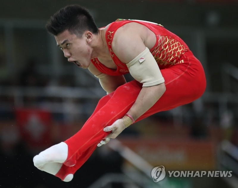 2016년 리우올림픽에 출전한 중국 린 자오판의 파이크 공중 동작 모습. 