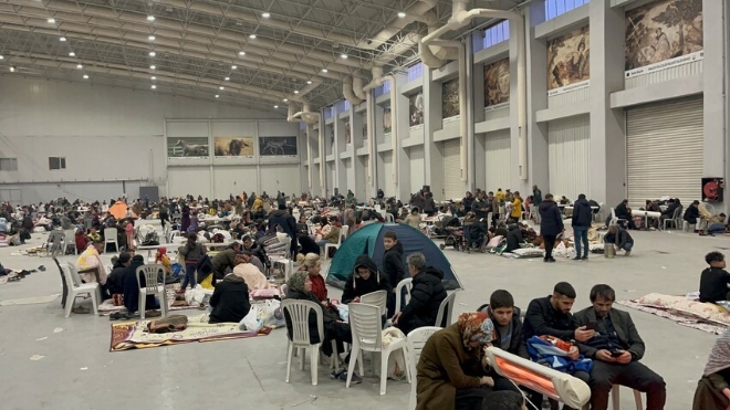 사진:임시 대피소에 있는 튀르키예 주민