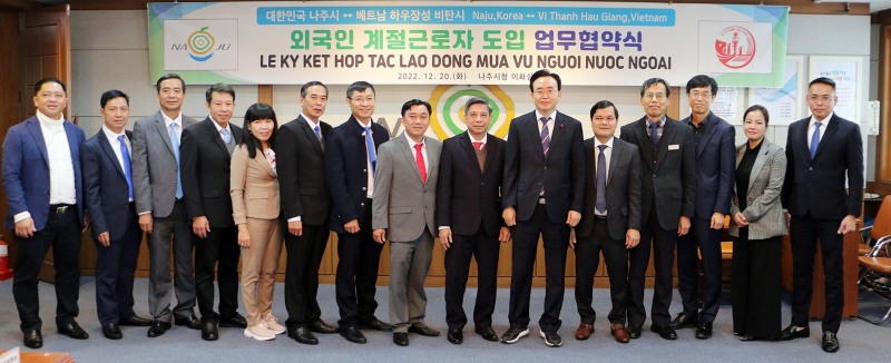 지역참여작가 구매 입장권 전달식 (사진제공 = 나주시)