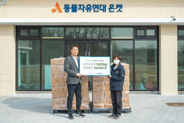 김지선 생활공작소 대표, 손혜원 동물자유연대 온캣 국장(왼쪽부터) 