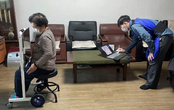 경로당순회 결핵검진 실시 (사진제공 = 함평군)