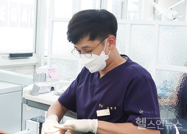 고르다치과의원김현중원장