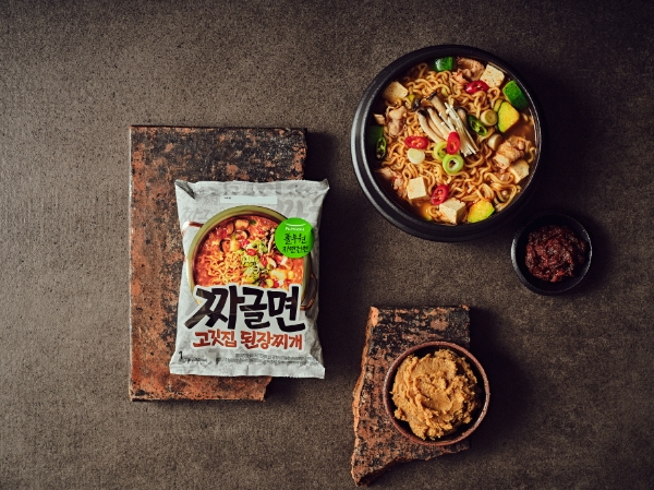 풀무원‘짜글면 고깃집 된장찌개’/ 사진 제공 : 풀무원