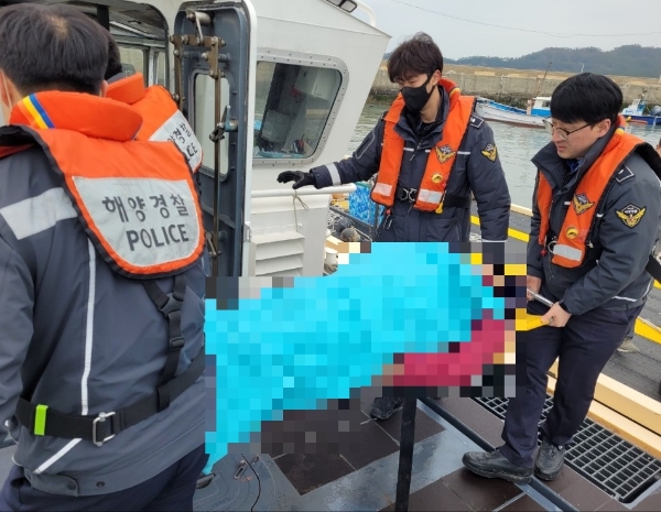 응급환자 이송 (사진제공 = 목포해양경찰)