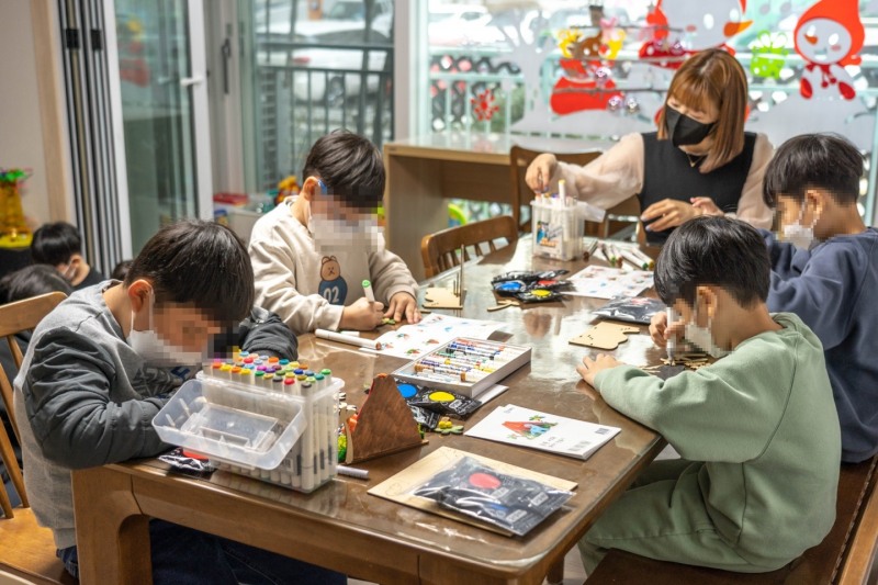 DIY 전문 브랜드 ‘민화샵’, 어린이 미술치료 캠페인 확대…학대아동피해쉼터에 지속적인 지원