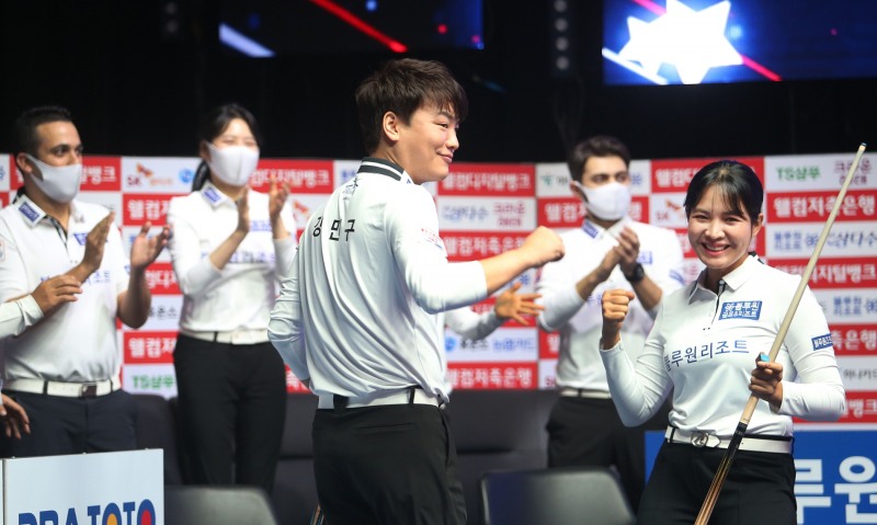 3승을 합작, 2차전을 승리로 이끈 강민구(왼쪽)와 ㅅ롱(사진=PBA)