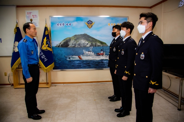 주요 보직자 신고식 (사진제공 = 태안해양경찰)