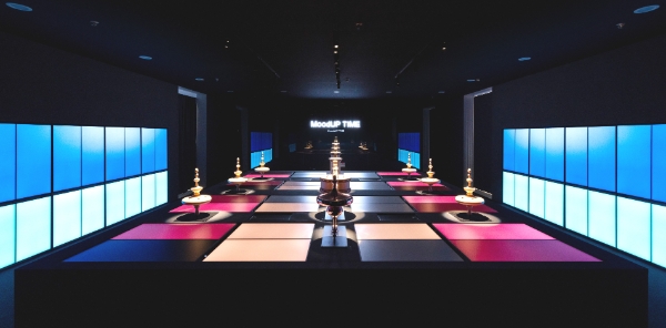 LG전자가 ‘2023 서울리빙디자인페어’에 참가해 무드업 냉장고 18대와 키네틱 아트로 ‘무드업 타임(MoodUP TIME)’이라는 주제를 연출한다. 고객들은 전시를 통해 무드업 냉장고의 빛과 음악이 조화롭게 어우러지는 모습을 경험할 수 있다. / 사진제공:LG전자