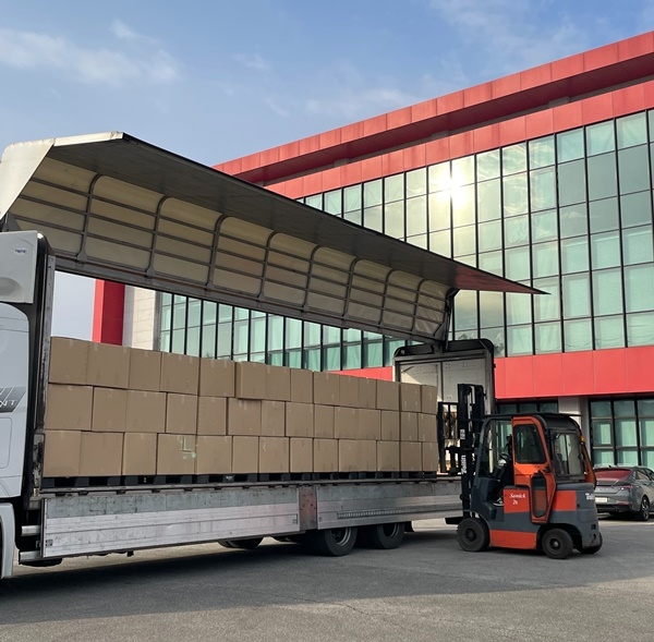 육육걸즈, 튀르키예 이재민 위해 의류 4천여 벌 기부