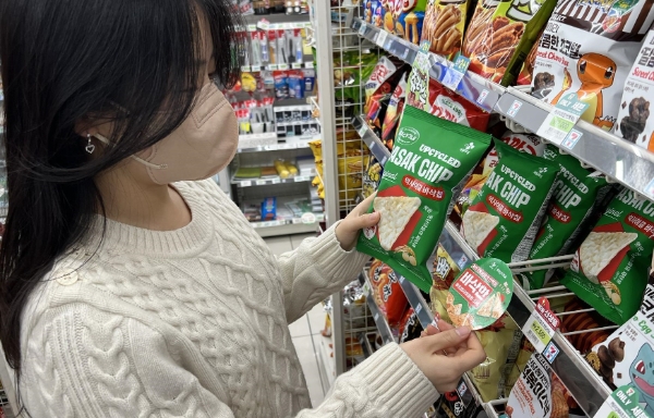 CJ제일제당, 푸드 업사이클링 제품 ‘익사이클 바삭칩’ 편의점 시판…"고단백 특징"