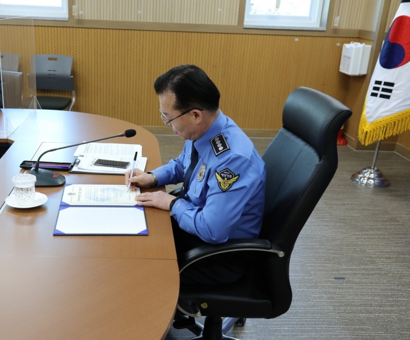 반부패.청렴실천 결의문 (사진제공 = 여수해양경찰서)