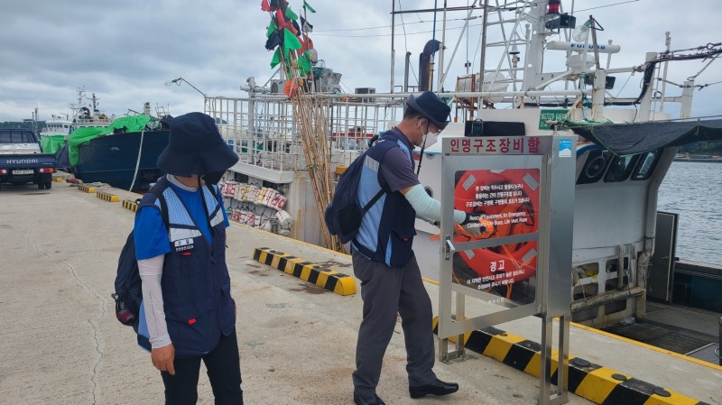 인명구조장비 점검 (사진제공 = 여수해양경찰서)