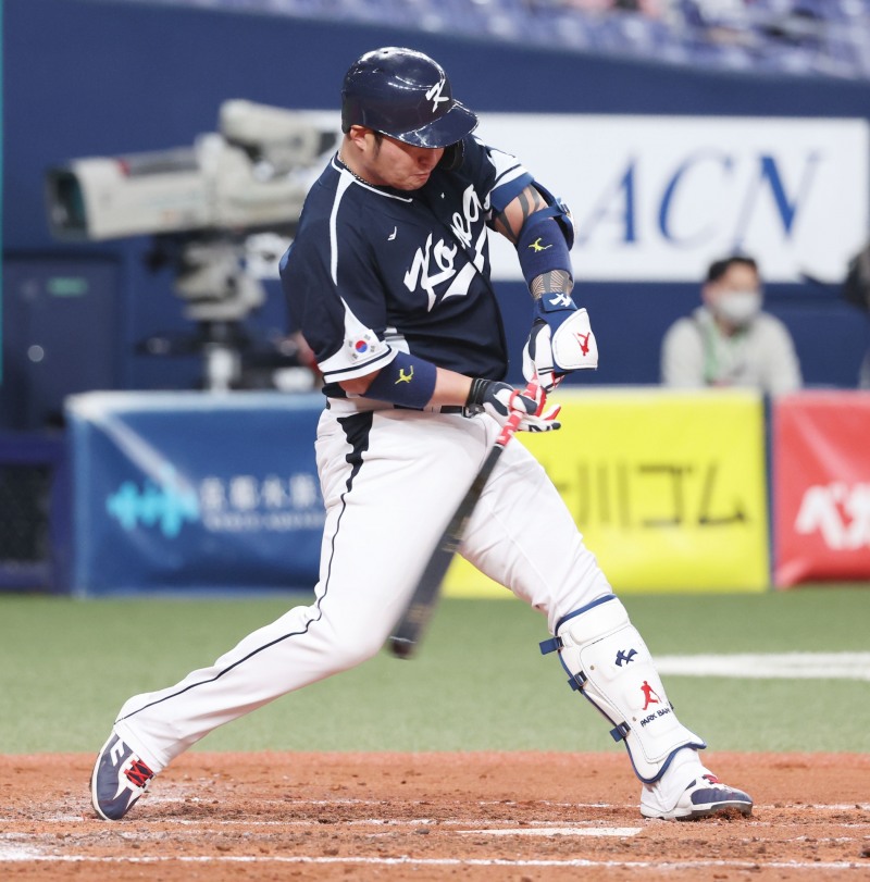 두 차례 공식 평가전에서 아직 안타가 없는 KBO 홈런킹 박병호가 도쿄돔에서 특유의 홈런포를 가동할 수 있을지 관심이 쏠린다.