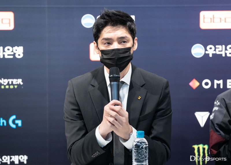 kt 강동훈 감독.