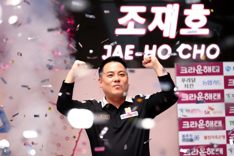 월드챔피언십 우승까지 차지, 시즌 3관에 오른 조재호. 사진은 크라운해태 우승 당시(사진=PBA)