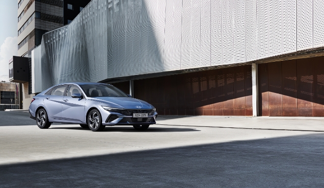 현대자동차는 13일 준중형 차급을 뛰어넘는 강한 존재감, ‘더 뉴 아반떼’를 출시했다고 밝혔다. 사진은 ‘더 뉴 아반떼’의 모습. (사진 = 현대자동차 제공)